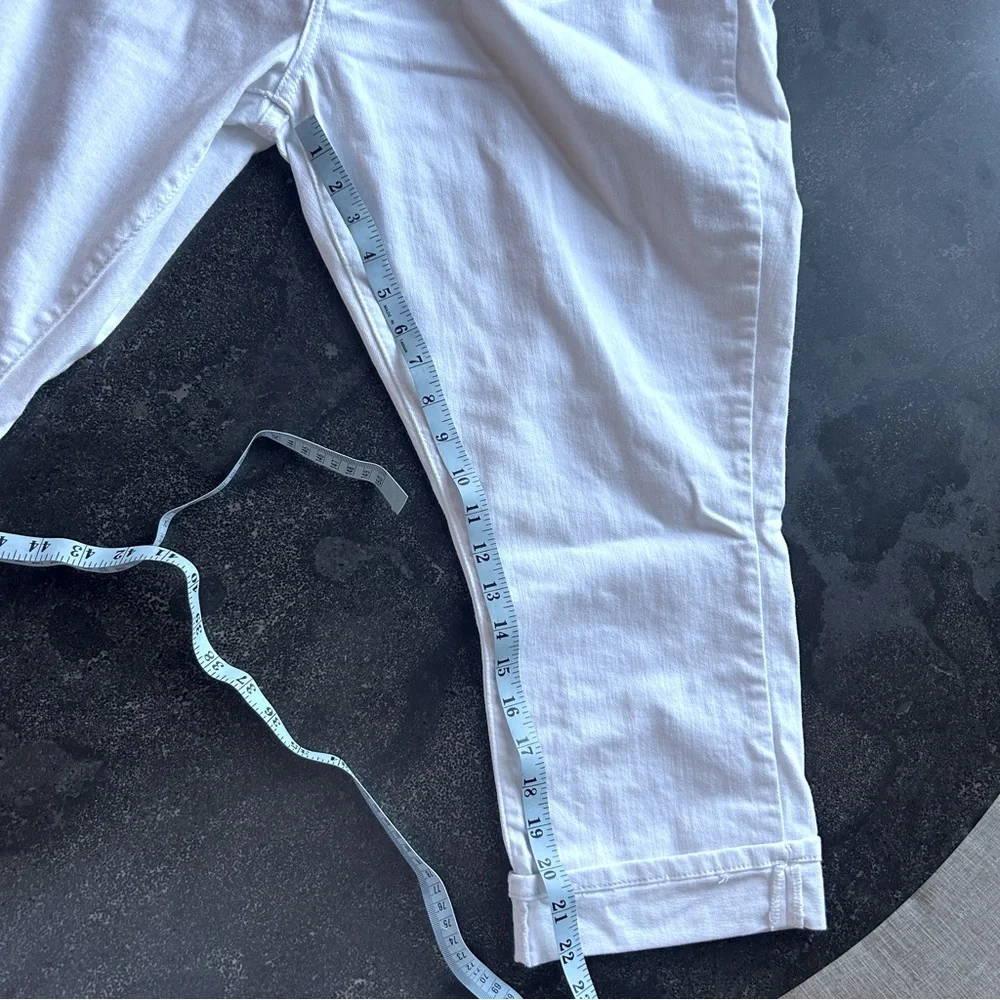 Levi Strauss Signature Mid-Rise Capri - Size 18W - Picture 9 of 9